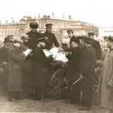 Взятие проб масла на масляном базаре в г. Кургане Тобольской губернии. Фото А.И. Кочешева. 1910 г.
